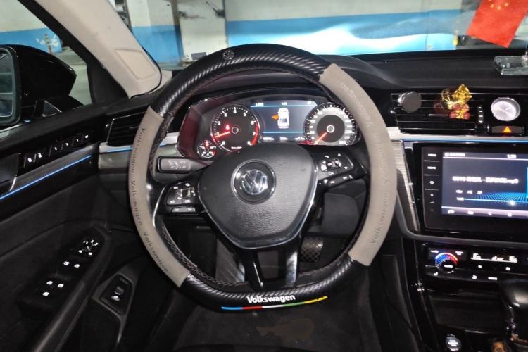 Used Volkswagen Phideon 2018 Revised Version 380TSI Two-Wheel Drive Business Edition Steering Wheel