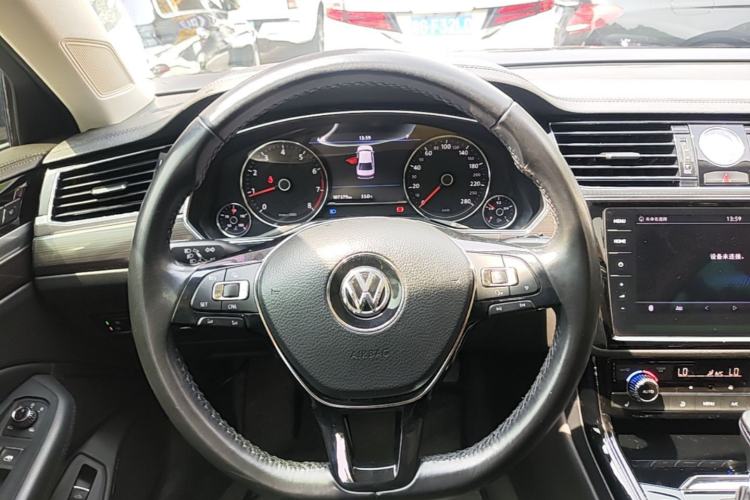 Used Volkswagen Phideon 2018 Revised Version 380TSI Two-Wheel Drive Business Edition Steering Wheel