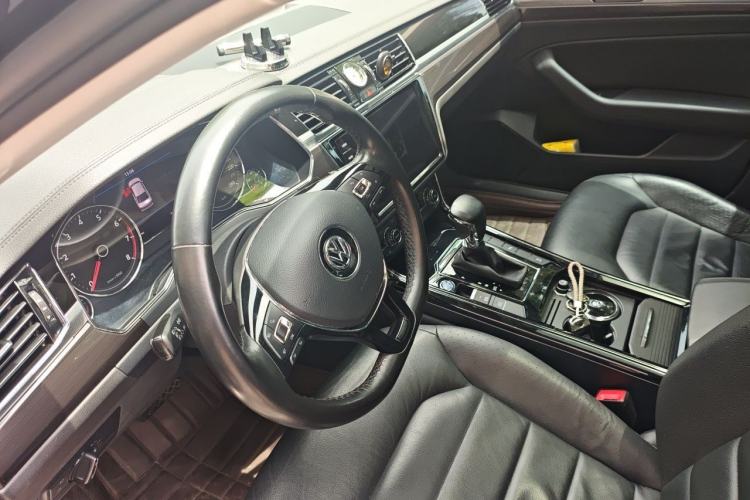 Used Volkswagen Phideon 2018 Revised Version 380TSI Two-Wheel Drive Business Edition Steering Wheel