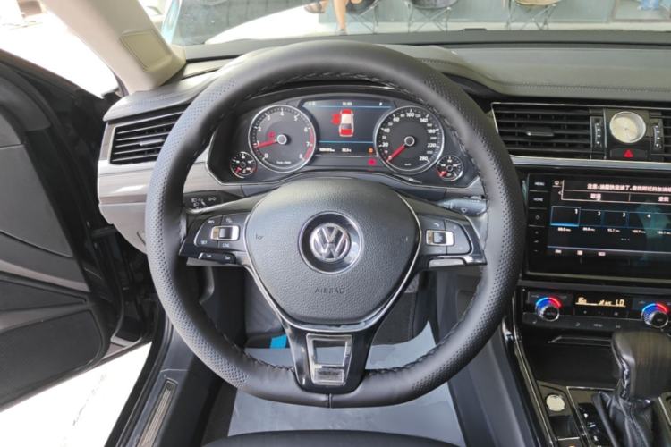 Used Volkswagen Phideon 2018 Revised Version 380TSI Two-Wheel Drive Business Edition Steering Wheel