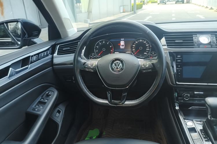 Used Volkswagen Phideon 2018 Revised Version 380TSI Two-Wheel Drive Business Edition Steering Wheel