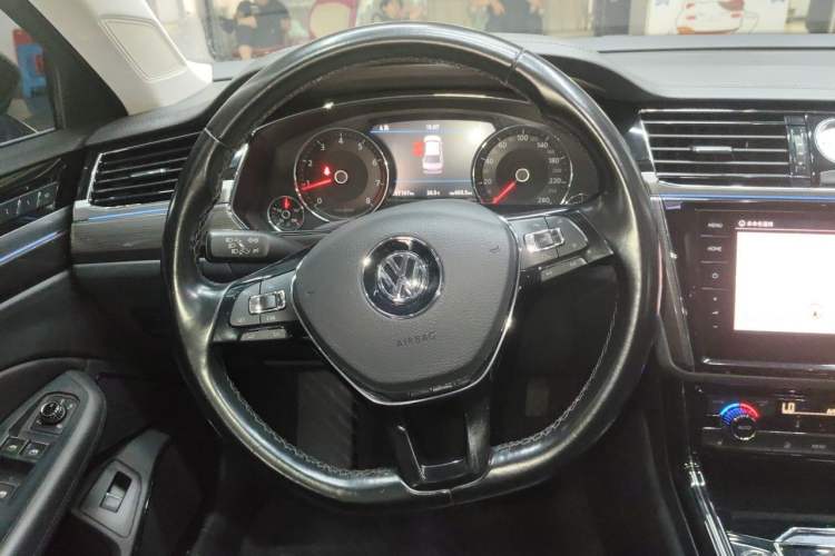 Used Volkswagen Phideon 2018 Revised Version 380TSI Two-Wheel Drive Business Edition Steering Wheel