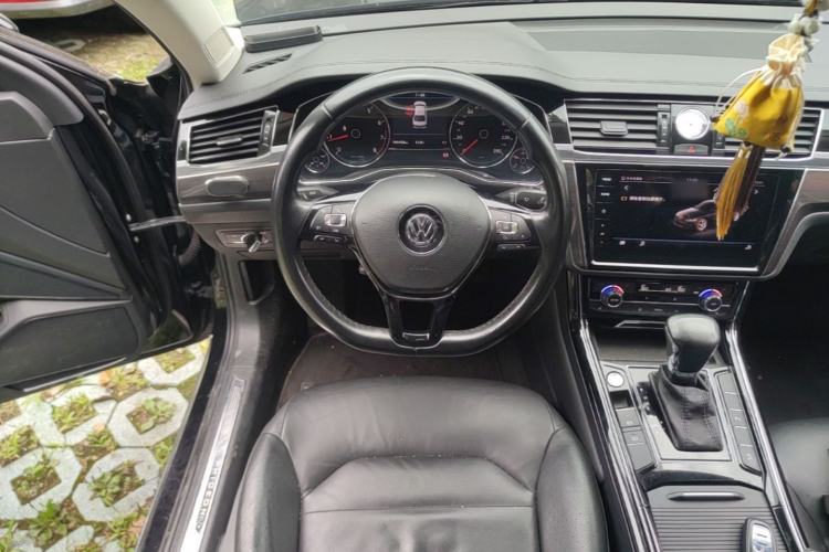 Used Volkswagen Phideon 2018 Revised Version 380TSI Two-Wheel Drive Business Edition Steering Wheel