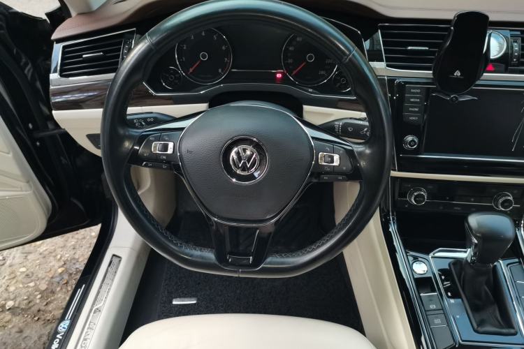 Used Volkswagen Phideon 2018 Revised Version 380TSI Two-Wheel Drive Business Edition Steering Wheel