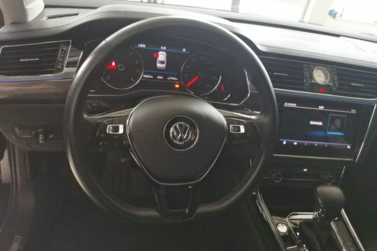 Used Volkswagen Phideon 2018 Revised Version 380TSI Two-Wheel Drive Business Edition Steering Wheel