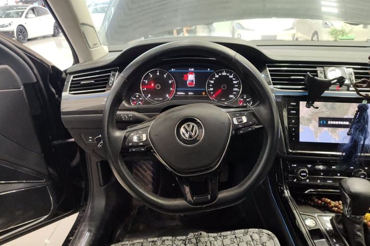 Used Volkswagen Phideon 2018 Revised Version 380TSI Two-Wheel-Drive Flagship Edition Steering Wheel