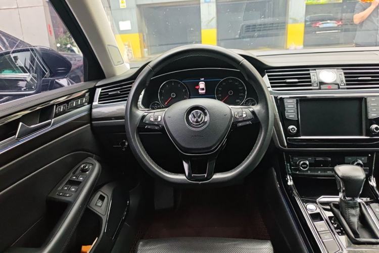 Used Volkswagen Phideon 2018 380TSI Two-Wheel-Drive Flagship Edition Steering Wheel