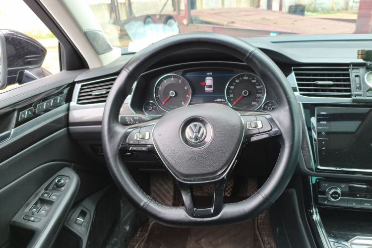 Used Volkswagen Phideon 2018 Revised Version 380TSI Two-Wheel Drive Business Edition Steering Wheel