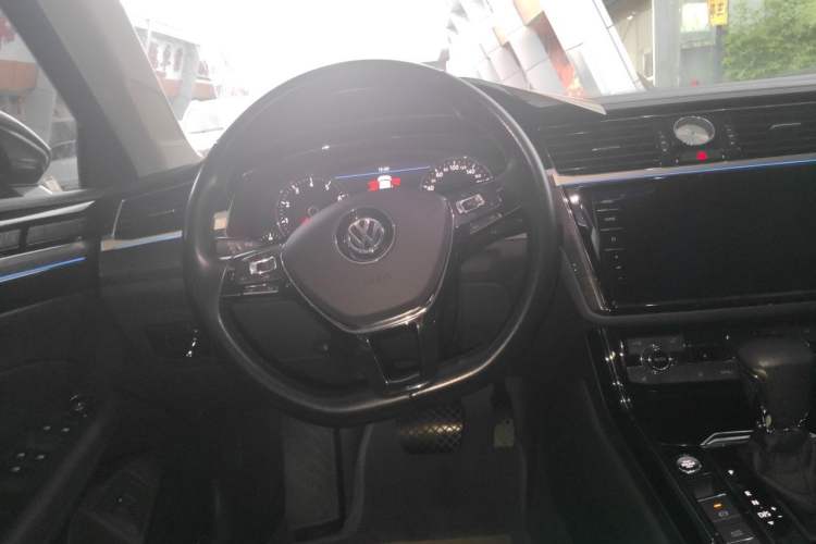 Used Volkswagen Phideon 2018 Revised Version 380TSI Two-Wheel Drive Business Edition Steering Wheel