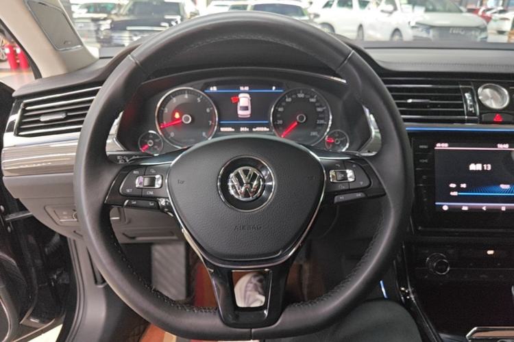 Used Volkswagen Phideon 2018 Revised Version 380TSI Two-Wheel-Drive Flagship Edition Steering Wheel