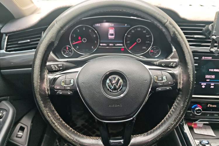 Used Volkswagen Phideon 2018 Revised Version 380TSI Two-Wheel Drive Business Edition Steering Wheel