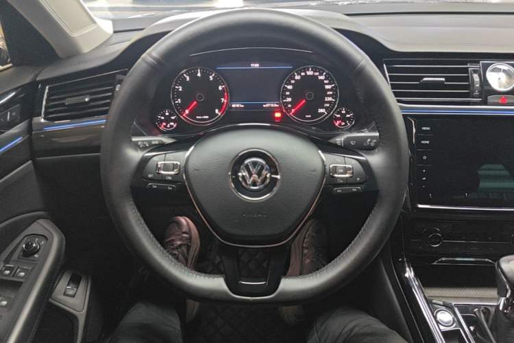 Used Volkswagen Phideon 2018 Revised Version 380TSI Two-Wheel Drive Business Edition Steering Wheel