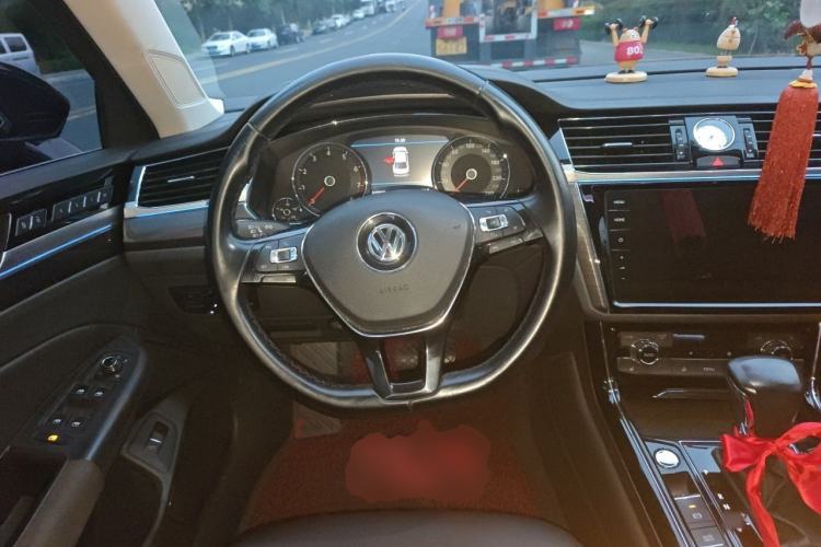 Used Volkswagen Phideon 2018 Revised Version 380TSI Two-Wheel Drive Business Edition Steering Wheel