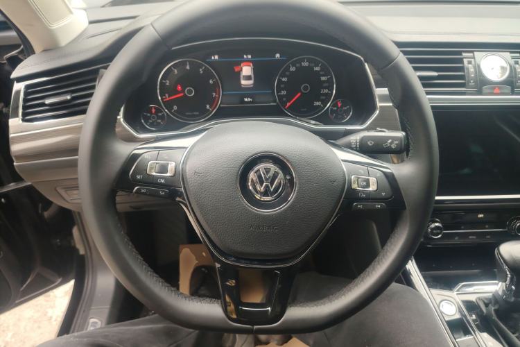 Used Volkswagen Phideon 2018 Revised Version 380TSI Two-Wheel Drive Business Edition Steering Wheel
