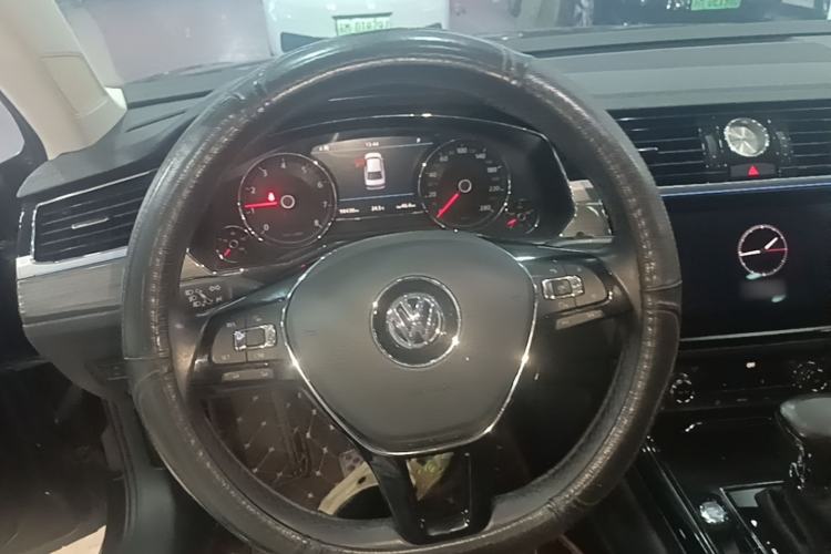 Used Volkswagen Phideon 2018 Revised Version 380TSI Two-Wheel Drive Business Edition Steering Wheel