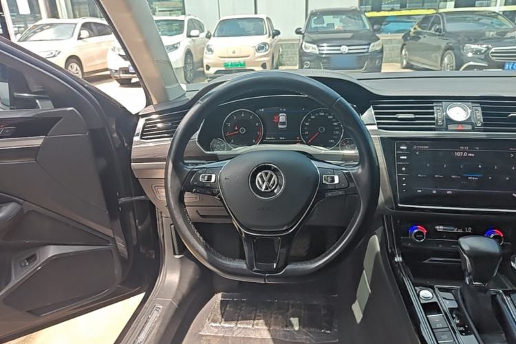 Used Volkswagen Phideon 2018 Revised Version 380TSI Two-Wheel Drive Business Edition Steering Wheel