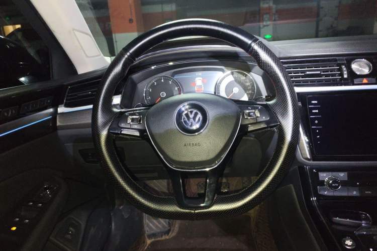 Used Volkswagen Phideon 2018 Revised Version 380TSI Two-Wheel Drive Business Edition Steering Wheel