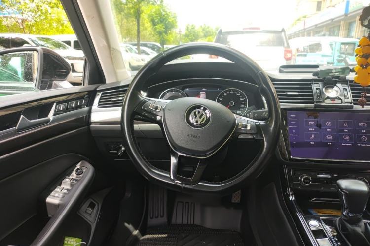 Used Volkswagen Phideon 2018 Revised Version 380TSI Two-Wheel Drive Business Edition Steering Wheel