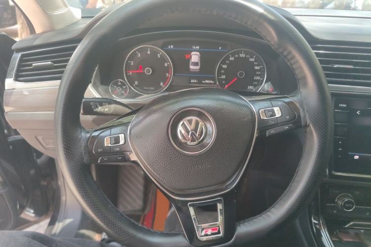 Used Volkswagen Phideon 2018 Revised Version 380TSI Two-Wheel Drive Business Edition Steering Wheel