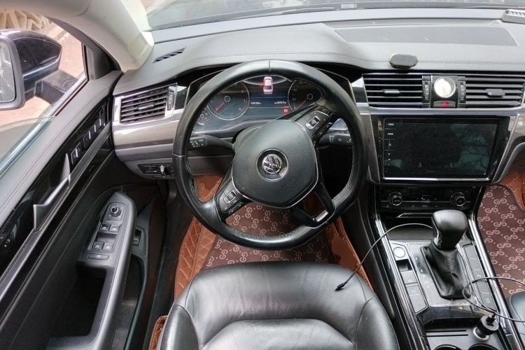 Used Volkswagen Phideon 2018 Revised Version 380TSI Two-Wheel Drive Business Edition Steering Wheel