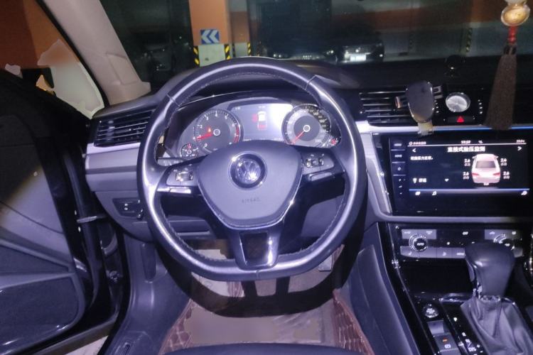 Used Volkswagen Phideon 2018 Revised Version 380TSI Two-Wheel Drive Business Edition Steering Wheel