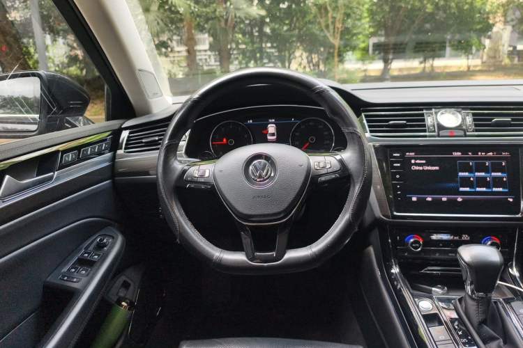 Used Volkswagen Phideon 2018 Revised Version 380TSI Two-Wheel-Drive Flagship Edition Steering Wheel