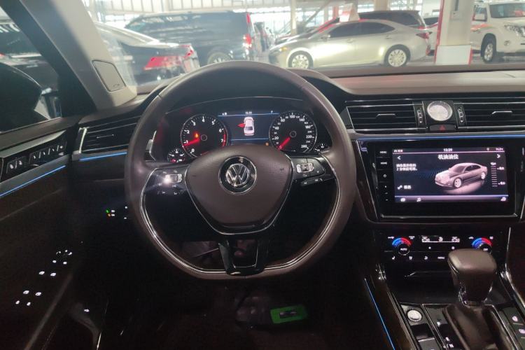 Used Volkswagen Phideon 2018 Revised Version 380TSI Two-Wheel-Drive Flagship Edition Steering Wheel