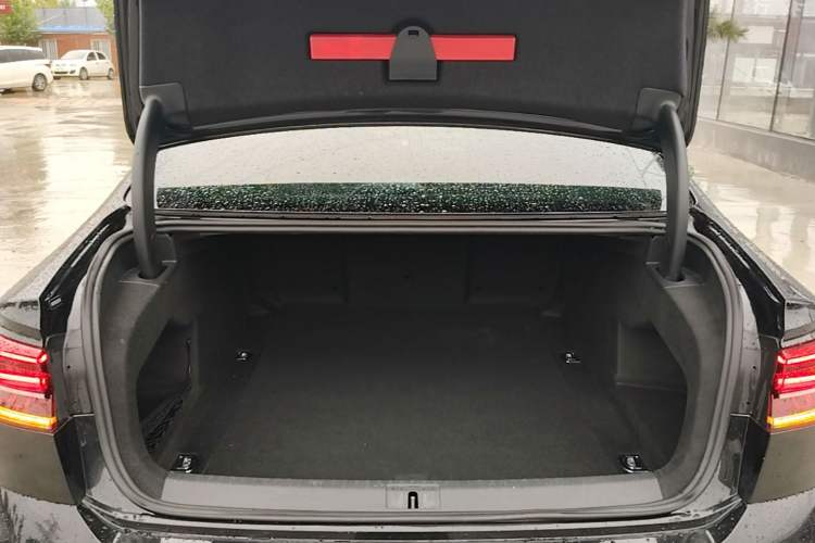 Used Volkswagen Phideon 2018 Revised Version 380TSI Two-Wheel Drive Business Edition Trunk