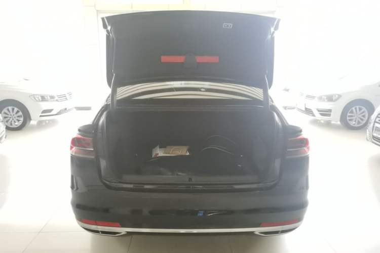 Used Volkswagen Phideon 2018 Revised Version 380TSI Two-Wheel Drive Business Edition Trunk