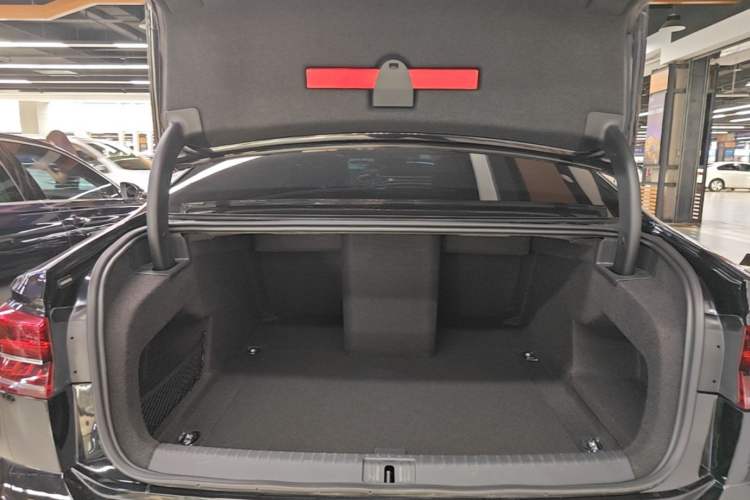 Used Volkswagen Phideon 2018 Revised Version 380TSI Two-Wheel-Drive Flagship Edition Trunk