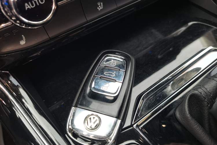 Used Volkswagen Phideon 2018 Revised Version 380TSI Two-Wheel Drive Business Edition Vehicle Key