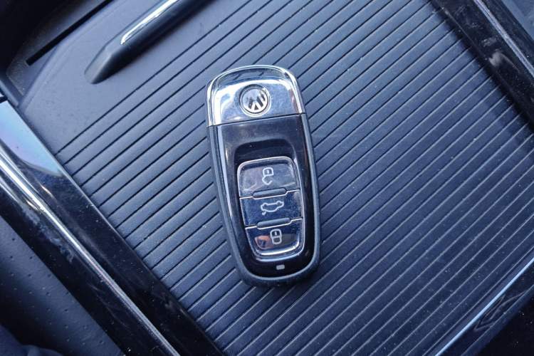 Used Volkswagen Phideon 2018 Revised Version 380TSI Two-Wheel Drive Business Edition Vehicle Key