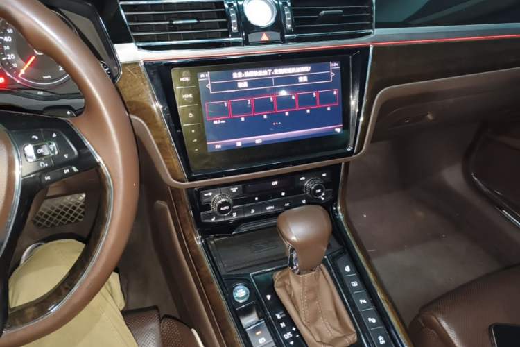 Used Volkswagen Phideon 2018 Revised Version 380TSI Two-Wheel-Drive Flagship Edition Audio And AC Panel