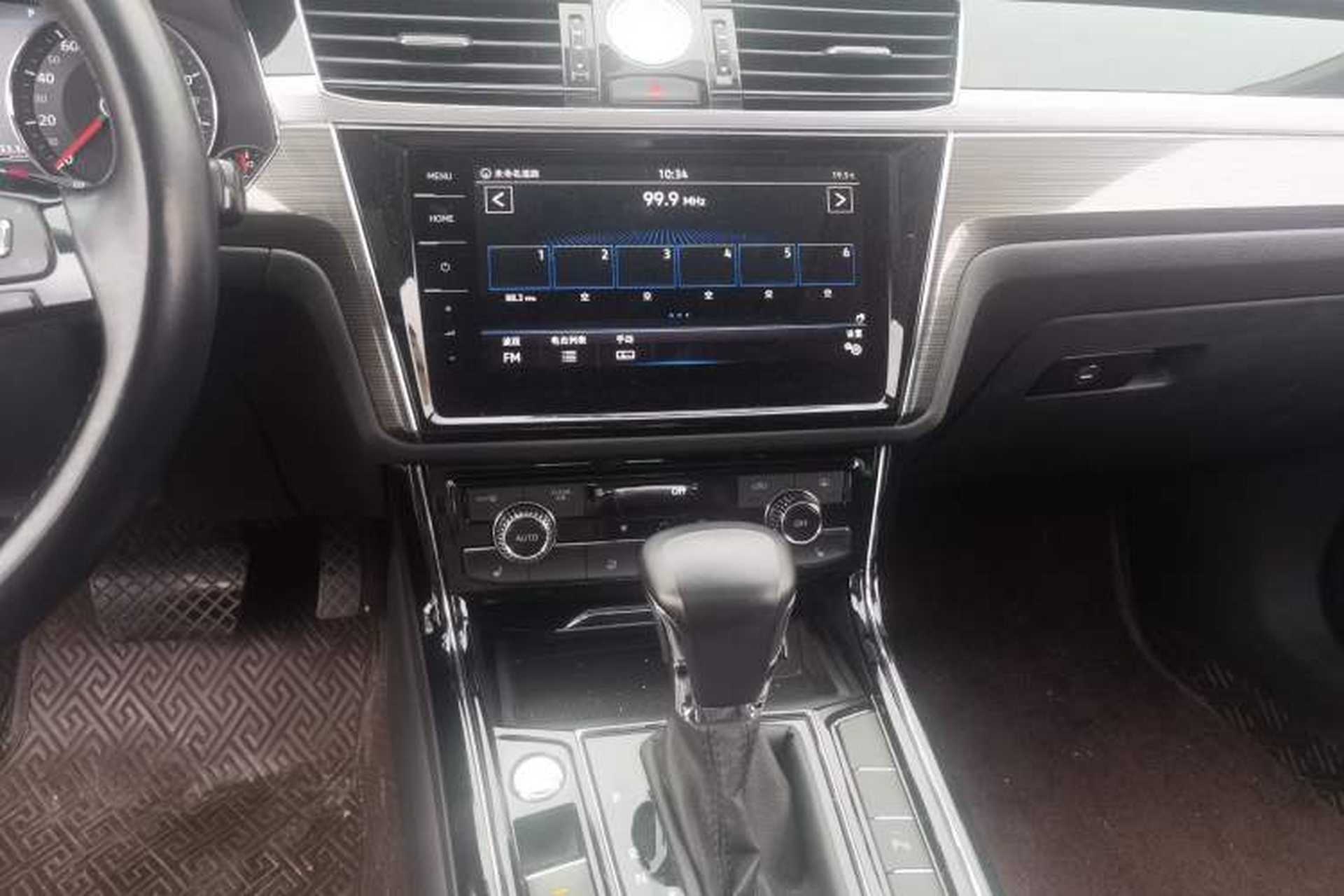 Used Volkswagen Phideon 2018 Revised Version 380TSI Two-Wheel Drive Business Edition Audio And AC Panel
