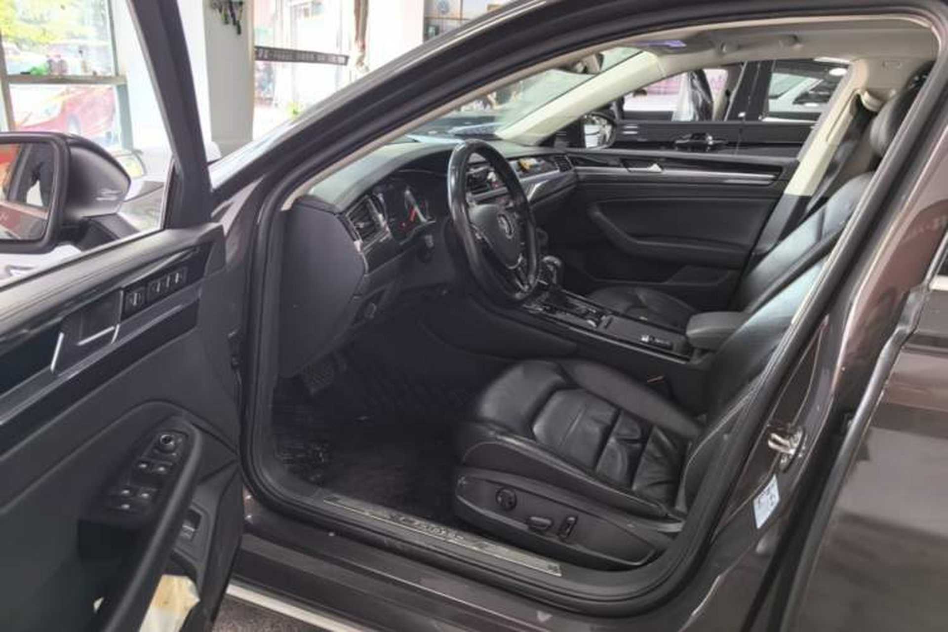 Used Volkswagen Phideon 2018 Revised Version 380TSI Two-Wheel Drive Business Edition Driver Seat