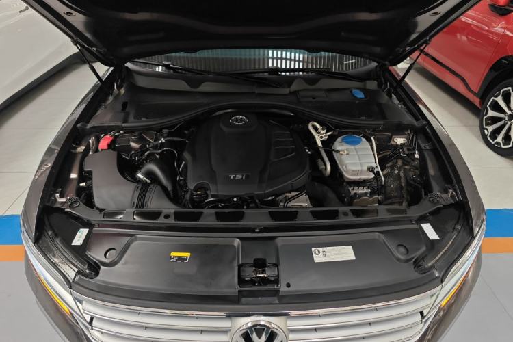 Used Volkswagen Phideon 2018 Revised Version 380TSI Two-Wheel Drive Business Edition Engine Bay