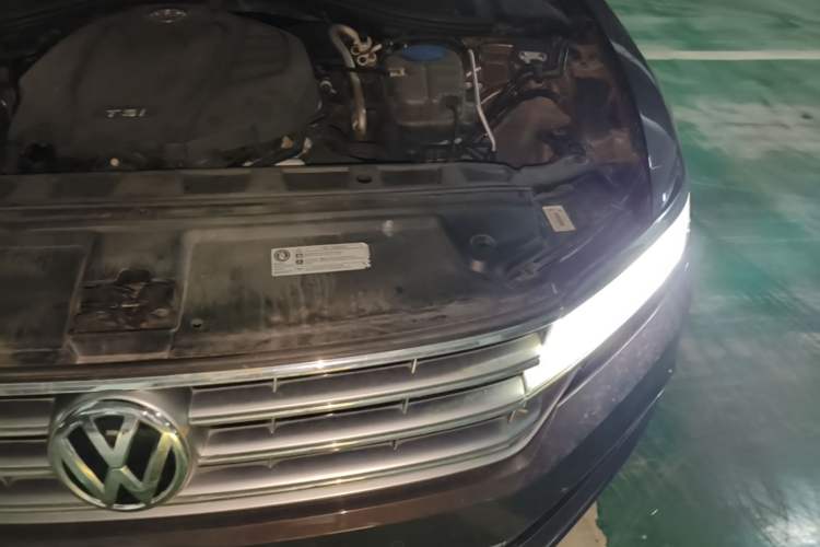 Used Volkswagen Phideon 2018 Revised Version 380TSI Two-Wheel-Drive Flagship Edition Engine Bay Left