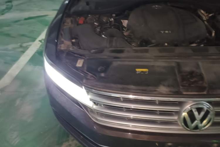 Used Volkswagen Phideon 2018 Revised Version 380TSI Two-Wheel-Drive Flagship Edition Engine Bay Right