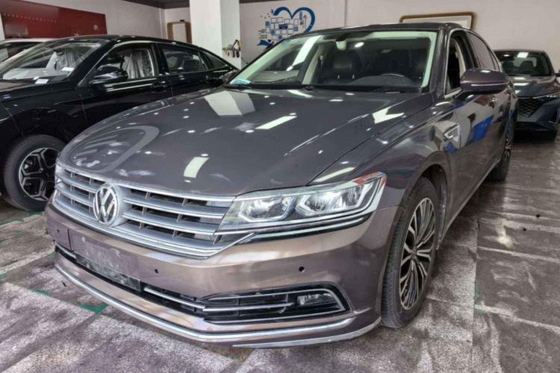 Used Volkswagen Phideon 2018 Revised Version 380TSI Two-Wheel Drive Business Edition Front Left 45 Deg