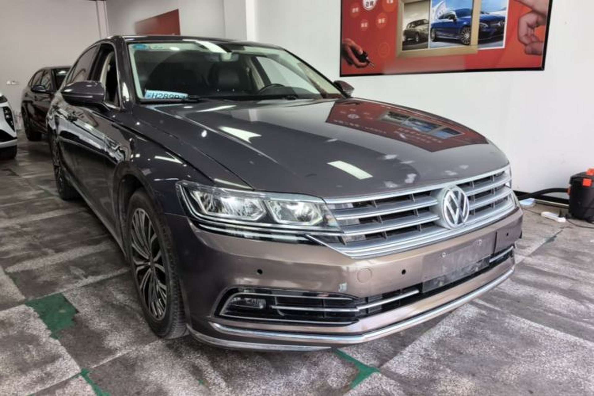 Used Volkswagen Phideon 2018 Revised Version 380TSI Two-Wheel Drive Business Edition Front Right 45 Deg