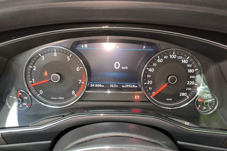 Used Volkswagen Phideon 2018 Revised Version 380TSI Two-Wheel Drive Business Edition Instrument Cluster