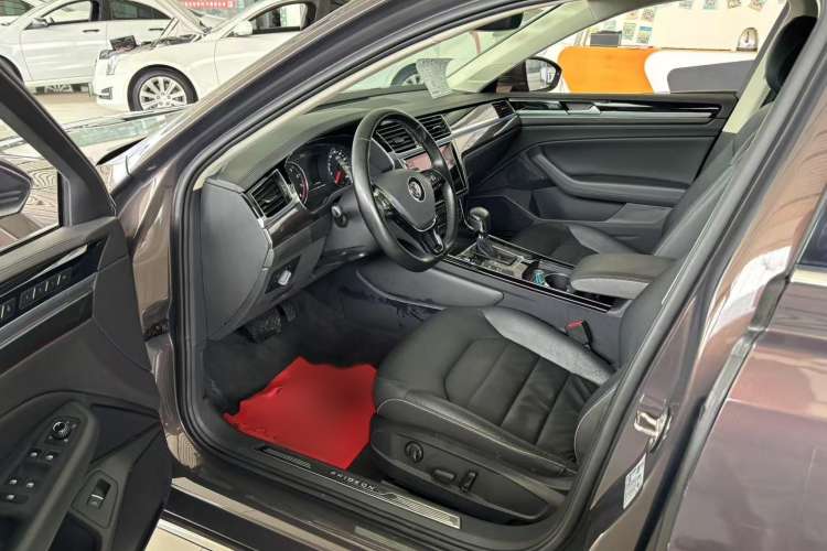 Used Volkswagen Phideon 2018 Revised Version 380TSI Two-Wheel Drive Business Edition Interior 2