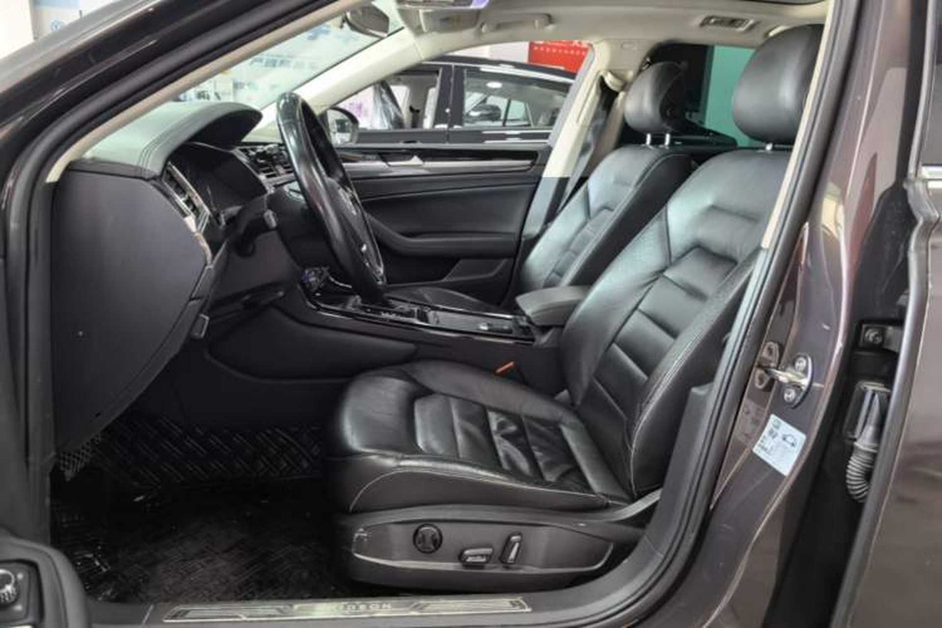Used Volkswagen Phideon 2018 Revised Version 380TSI Two-Wheel Drive Business Edition Left Front Seat