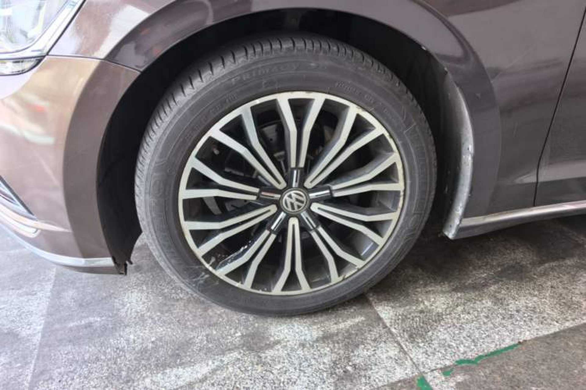 Used Volkswagen Phideon 2018 Revised Version 380TSI Two-Wheel Drive Business Edition Left Front Wheel Hub