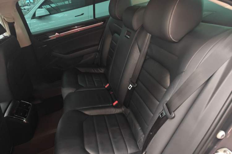 Used Volkswagen Phideon 2018 Revised Version 380TSI Two-Wheel Drive Business Edition Left Rear Seat
