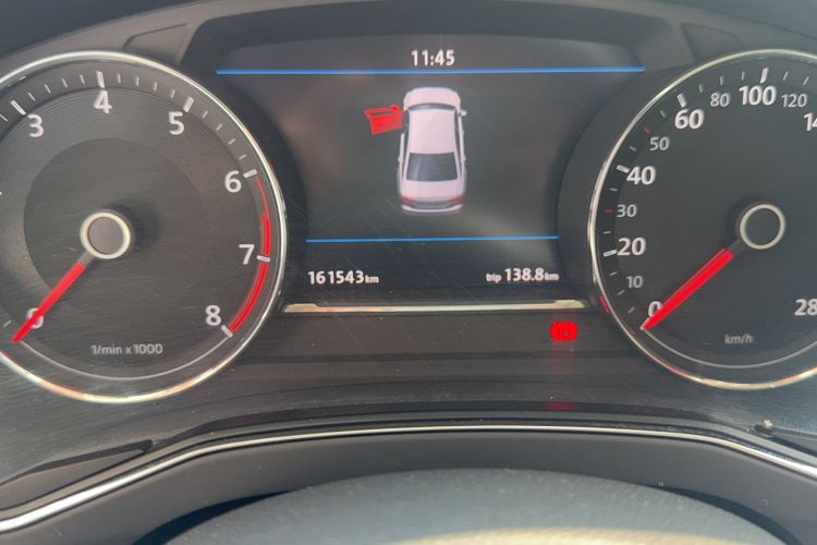 Used Volkswagen Phideon 2018 Revised Version 380TSI Two-Wheel Drive Business Edition Odometer Close Up