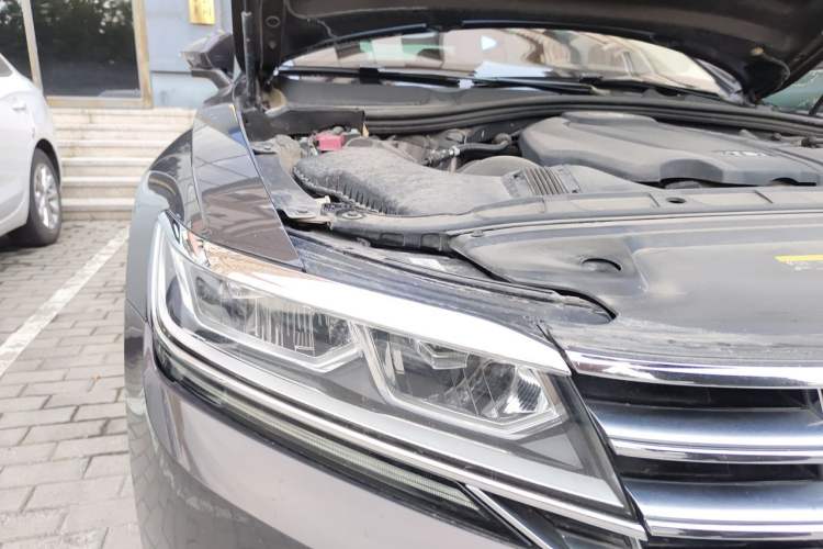Used Volkswagen Phideon 2018 380TSI Two-Wheel Drive Business Edition Right Front Headlight