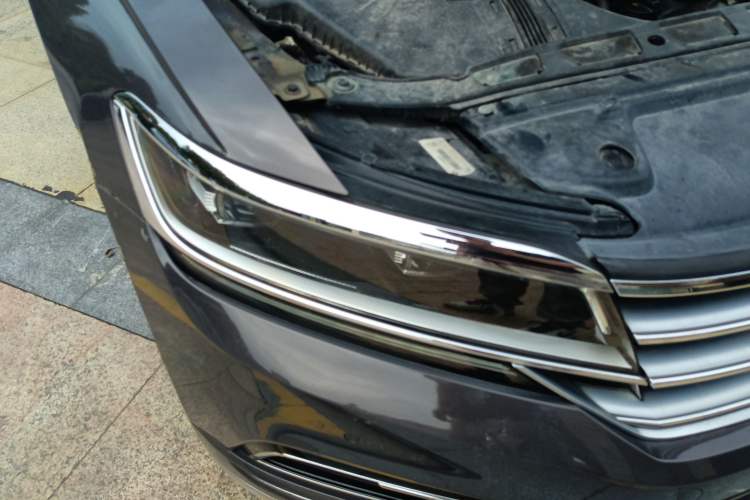 Used Volkswagen Phideon 2018 Revised Version 380TSI Two-Wheel Drive Business Edition Right Front Headlight