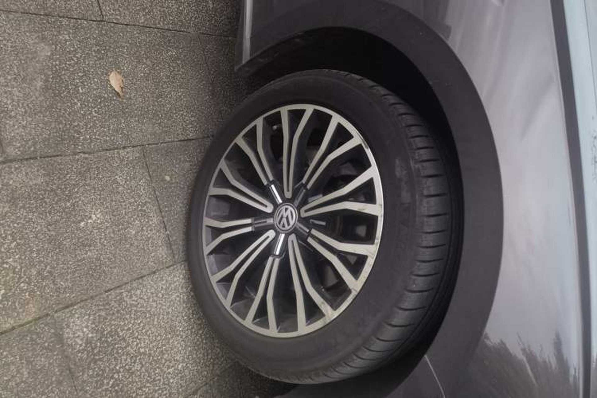 Used Volkswagen Phideon 2018 Revised Version 380TSI Two-Wheel Drive Business Edition Right Front Wheel Hub