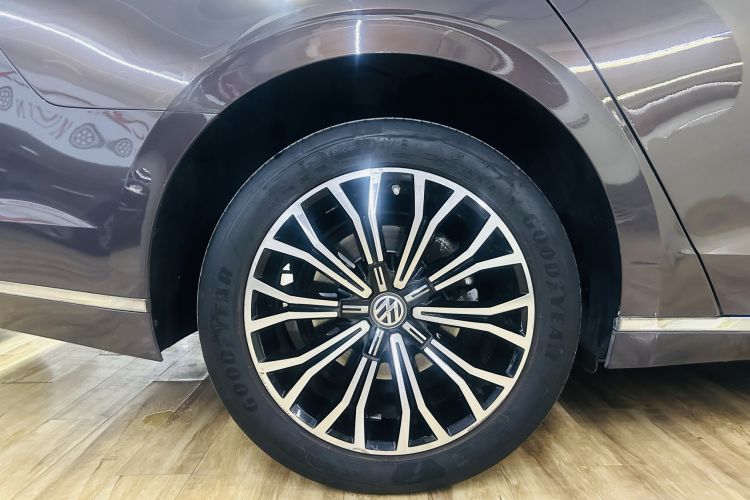 Used Volkswagen Phideon 2018 Revised Version 380TSI Two-Wheel Drive Business Edition Right Rear Wheel Hub